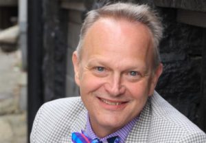 Headshot of Lester Laminack
